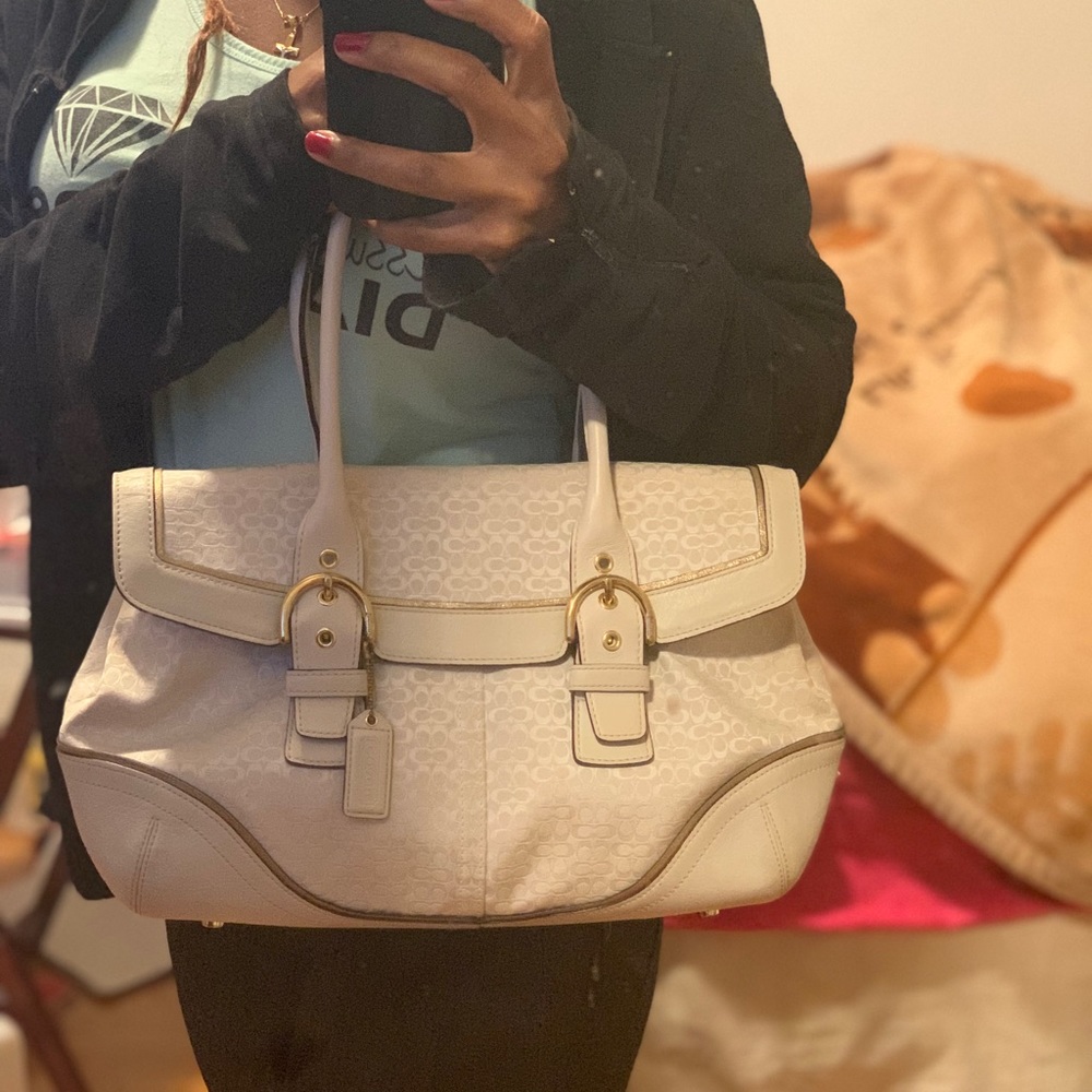 🎁FLASH SALE🎁 Large Vintage Coach Shoulder Bag